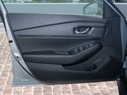 Certified 2025 Honda Accord SE image 10