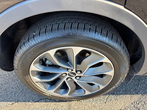 Certified 2023 Lincoln Nautilus Reserve w/ Equipment Group 201A image 10