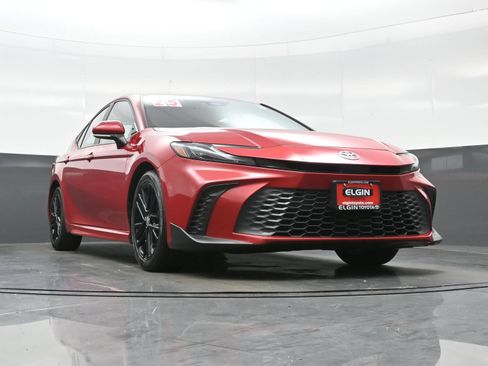 Used 2025 Toyota Camry SE FWD image 26