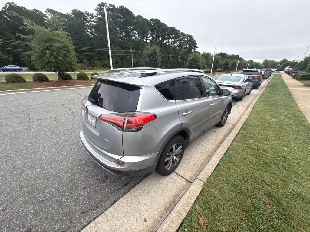 Used 2018 Toyota RAV4 XLE FWD image 11