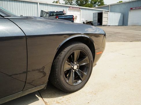 Used 2017 Dodge Challenger SXT RWD image 17