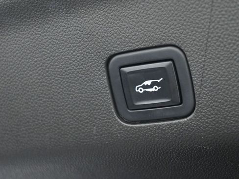 Used 2022 Chevrolet Tahoe LT w/ LT Signature Plus Package image 39