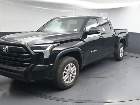 Used 2025 Toyota Tundra SR5 w/ SR5 Convenience Package image 4