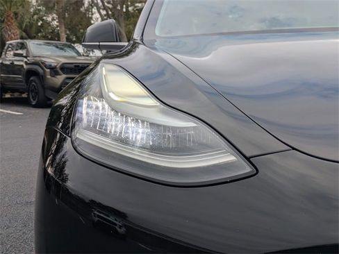 Used 2020 Tesla Model 3 Standard Range Plus image 10