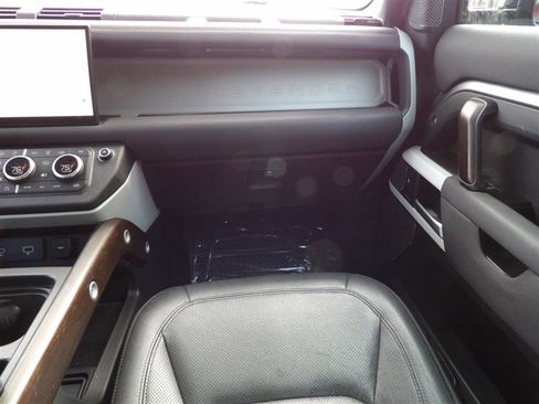 Used 2022 Land Rover Defender 110 S image 17