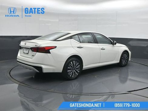 Used 2024 Nissan Altima 2.5 SV AWD/4WD image 2