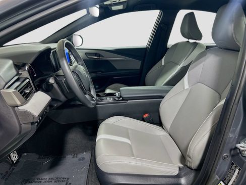 Used 2025 Toyota Camry SE w/ Convenience Package FWD image 17