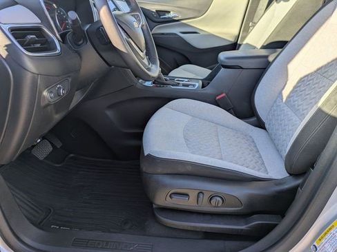 Certified 2022 Chevrolet Equinox LT w/ Driver Convenience Package image 7