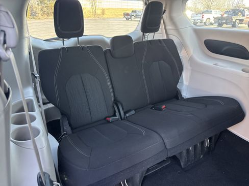 Used 2024 Chrysler Voyager LX image 14