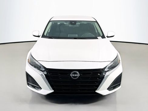 Used 2023 Nissan Altima 2.5 SV FWD image 2
