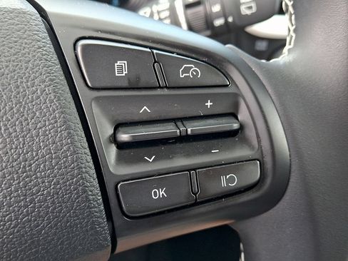 Certified 2023 Hyundai Venue Limited FWD image 22