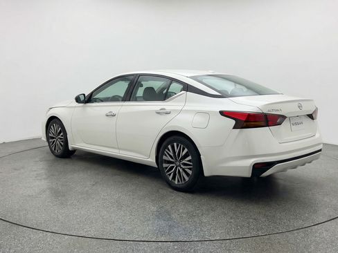 Used 2025 Nissan Altima 2.5 SV image 6