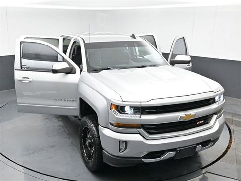Used 2018 Chevrolet Silverado 1500 LT w/ All Star Edition image 45