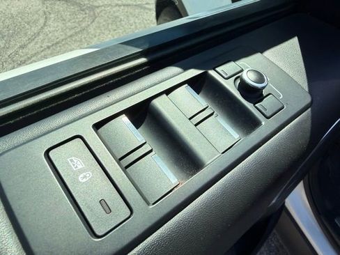 Used 2018 Land Rover Discovery HSE Luxury image 16