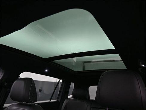 Used 2022 Volkswagen Tiguan SE R-Line image 34