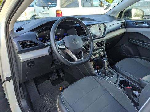 Certified 2023 Volkswagen Taos SE w/ Black Wheel Package image 8