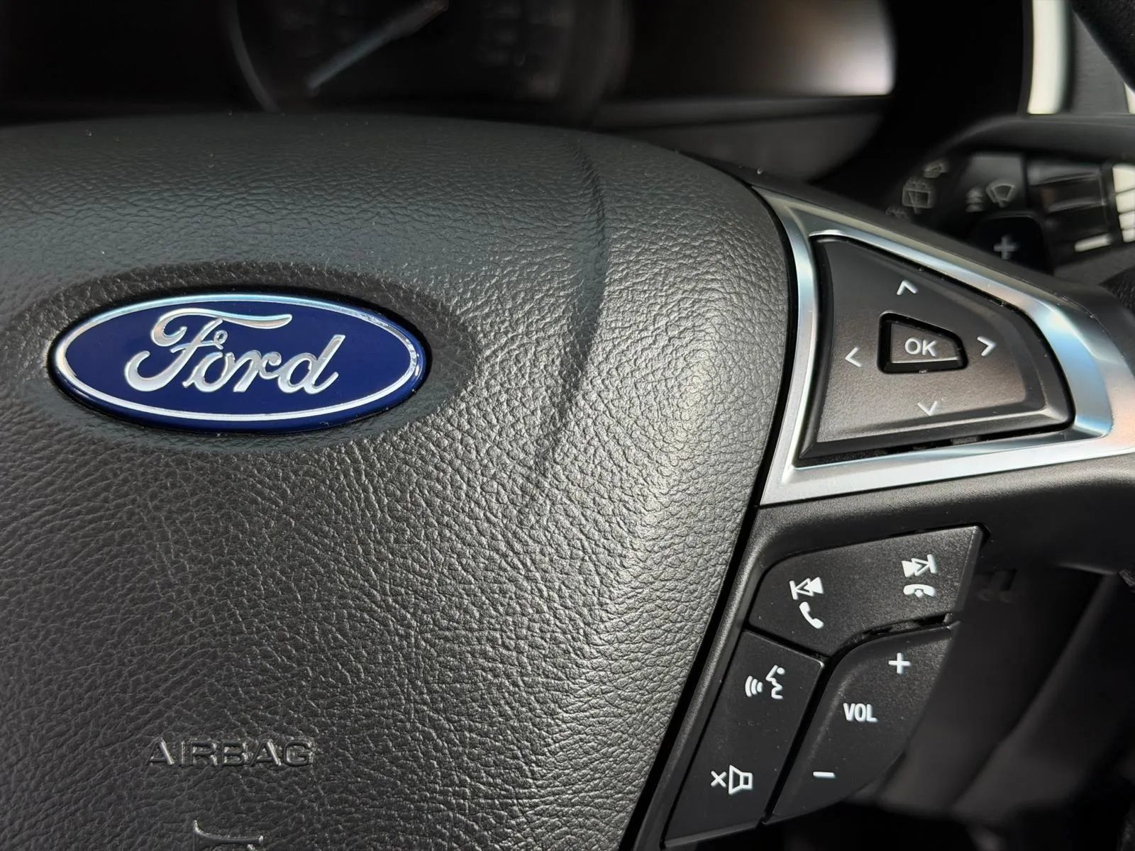 Used 2018 Ford Edge SEL w/ Equipment Group 201A AWD/4WD image 30