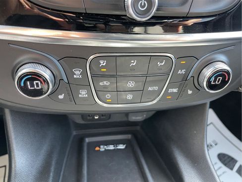 Used 2023 Chevrolet Traverse LT AWD/4WD image 31