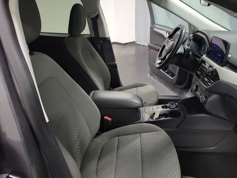 Used 2021 Ford Escape SE image 22