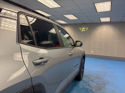 New 2026 Chevrolet Equinox LT w/ Midnight Edition FWD image 6