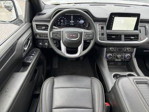 Used 2024 GMC Yukon XL SLT w/ SLT Premium Package image 30