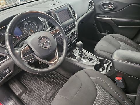 Used 2019 Jeep Cherokee Latitude w/ Cold Weather Group image 15