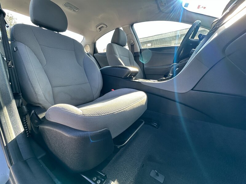 Used 2013 Hyundai Sonata GLS FWD image 13
