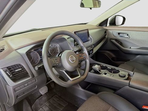 Used 2021 Nissan Rogue SV image 8