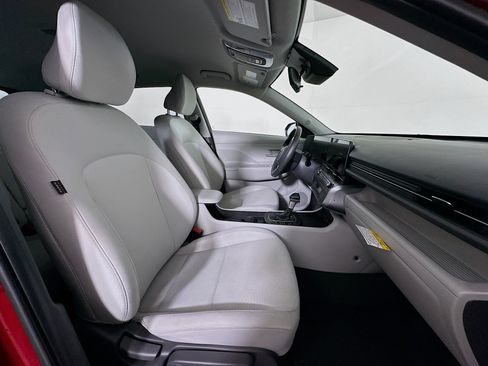 Used 2025 Hyundai Kona SEL FWD image 29