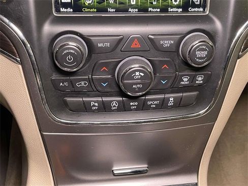 Used 2018 Jeep Grand Cherokee Overland image 34