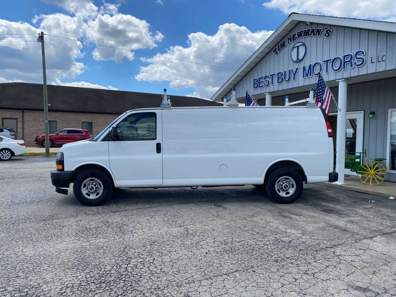 Used 2018 GMC Savana 2500 Extended RWD image 2