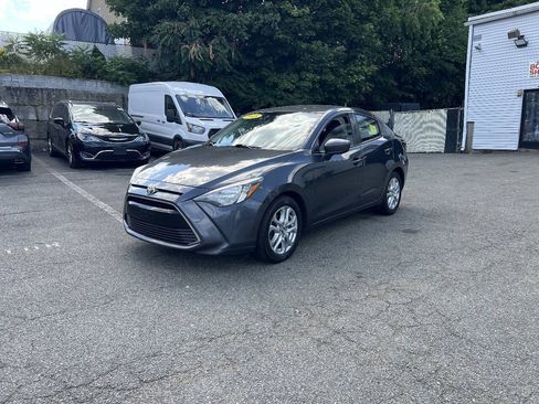 Used 2018 Toyota Yaris iA FWD image 3