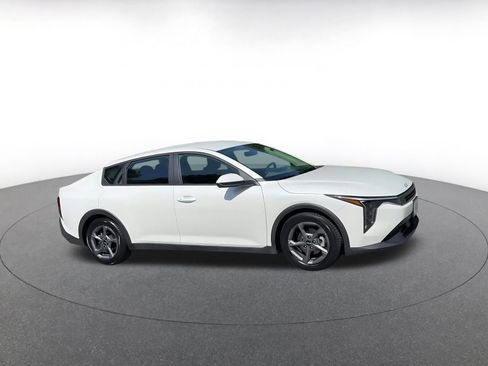 Used 2025 Kia K4 FWD image 2
