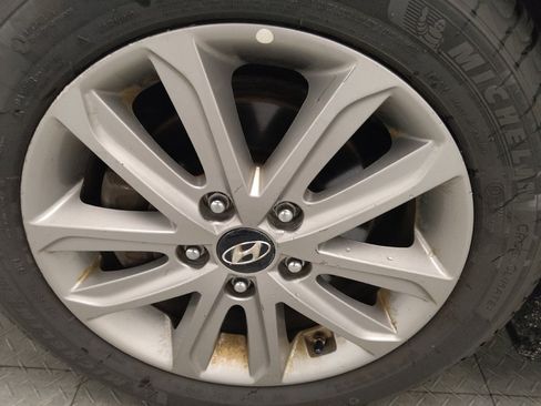 Used 2016 Hyundai Elantra SE w/ Option Group 02 FWD image 31