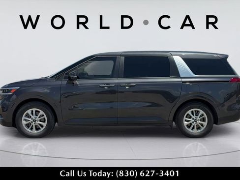 Used 2023 Kia Carnival LX FWD image 11