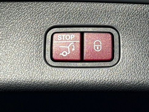 Used 2023 Mercedes-Benz GLC 300 image 17