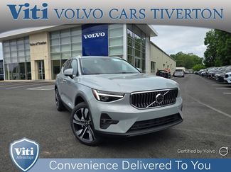 Used 2025 Volvo XC40 B5 Plus w/ Protection Package Premier video 1
