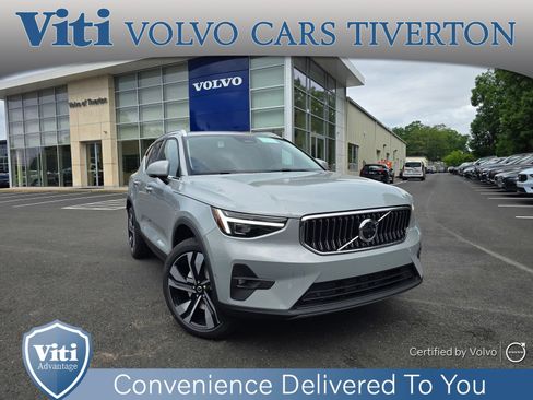 Used 2025 Volvo XC40 B5 Plus w/ Protection Package Premier image 1