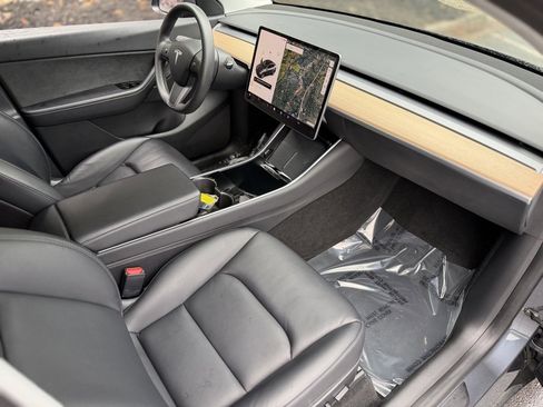 Used 2020 Tesla Model Y Long Range image 32