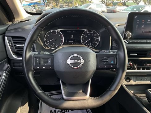 Used 2025 Nissan Rogue SV FWD image 31
