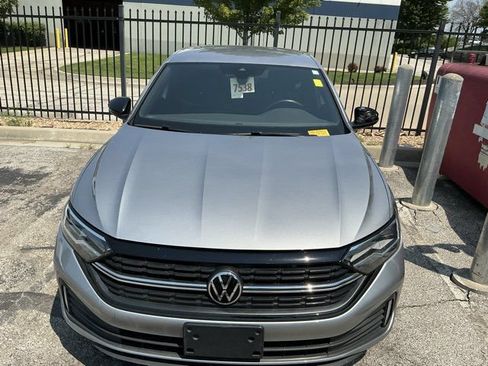 Used 2023 Volkswagen Jetta Sport FWD image 2