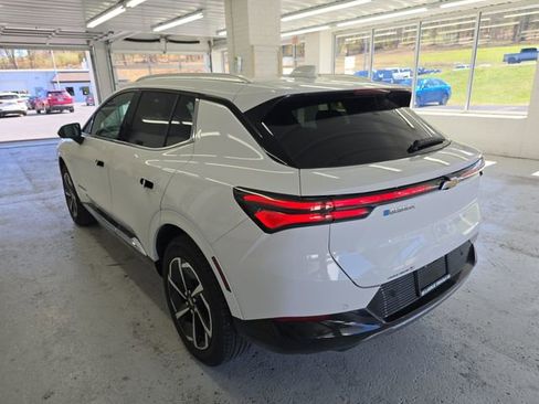 Certified 2025 Chevrolet Equinox EV LT image 3