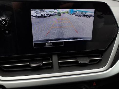 Used 2025 Chevrolet Trax LS w/ LS Convenience Package FWD image 14