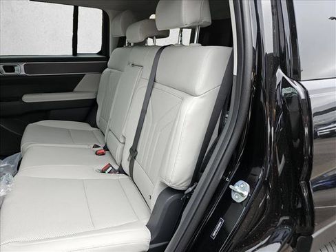 Certified 2025 Hyundai Santa Fe SEL image 13