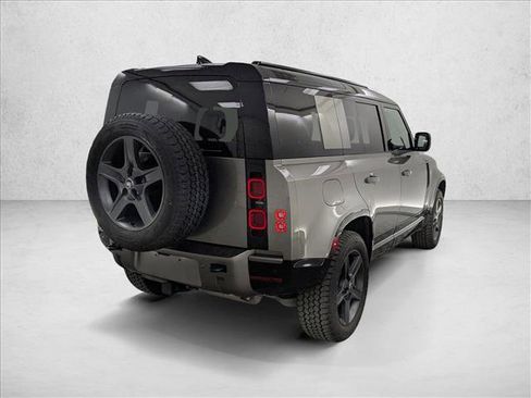 Used 2025 Land Rover Defender 110 X-Dynamic SE image 6