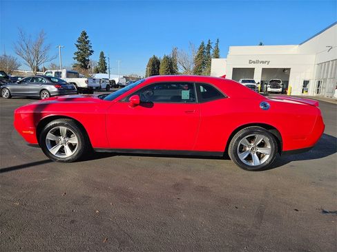Used 2015 Dodge Challenger SXT w/ Driver Convenience Group image 3