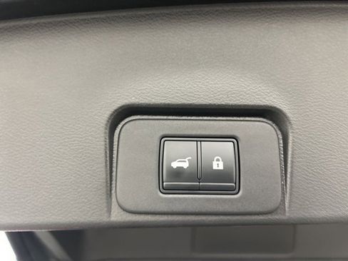 Used 2022 Nissan Rogue SL w/ SL Premium Package image 31