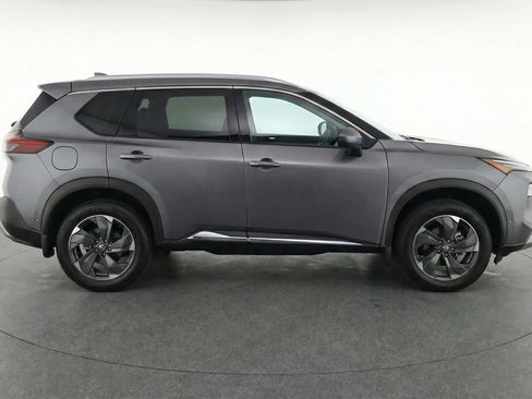 Used 2025 Nissan Rogue SV FWD image 11