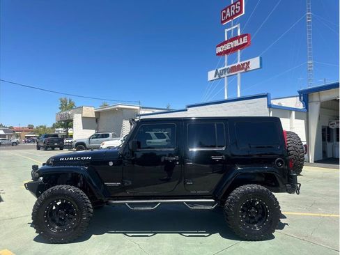 Used 2016 Jeep Wrangler Unlimited Rubicon w/ Connectivity Group AWD/4WD image 13