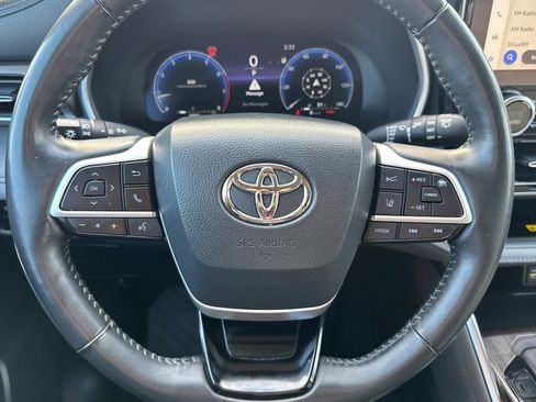 Used 2023 Toyota Highlander Limited image 18